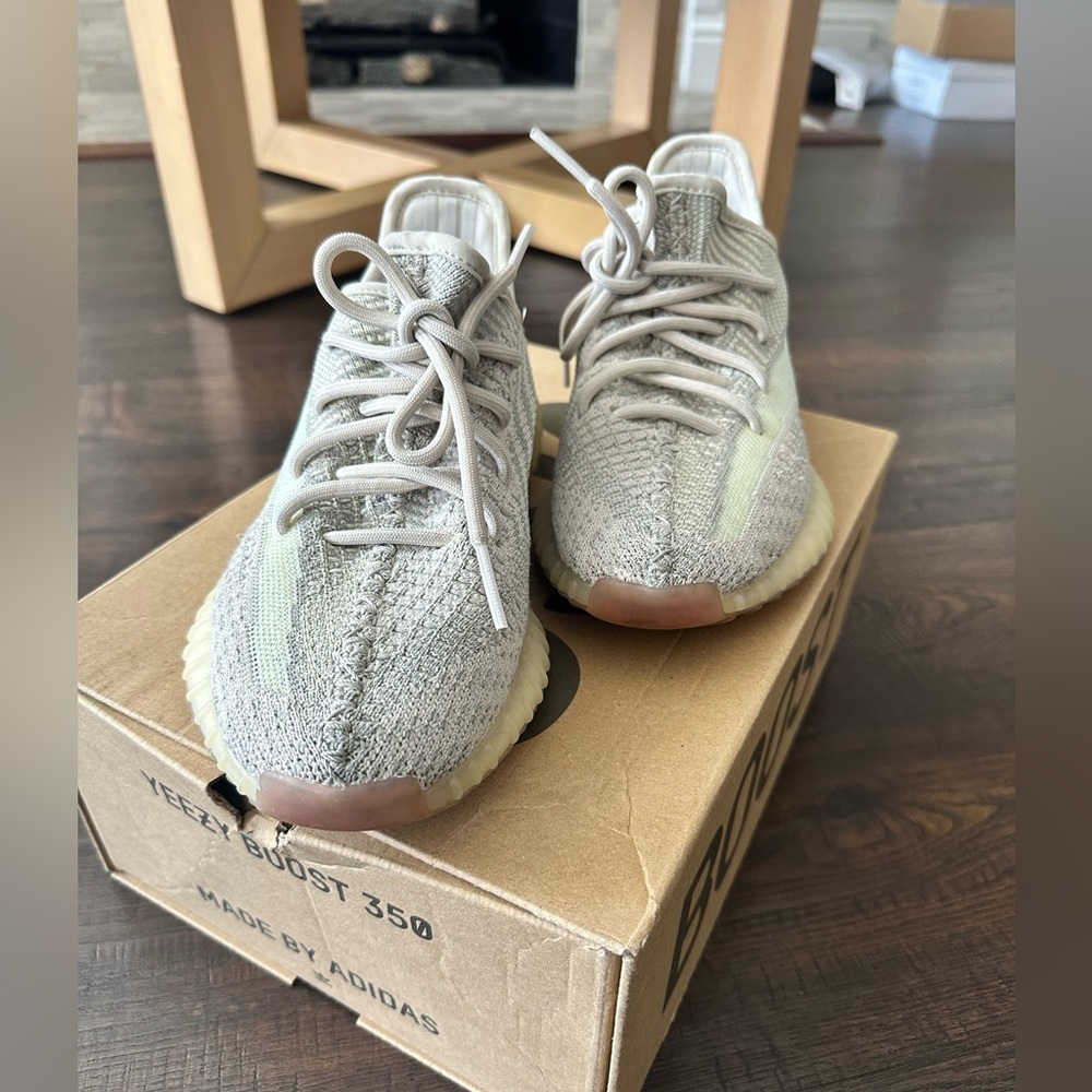 Yeezy Boost 350 men’s size 5, women’s 7!